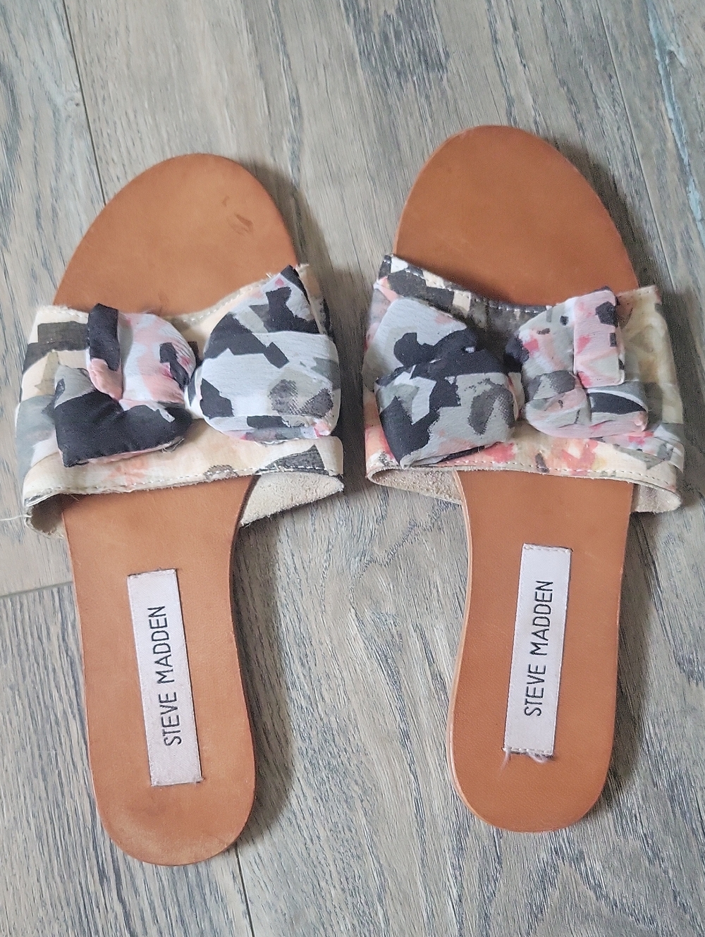 Steve Madden Alex Floral Bow Slide Sandals in Tan and Multi 6.5